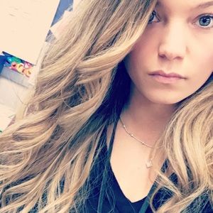 Meet your Posher, Lauren